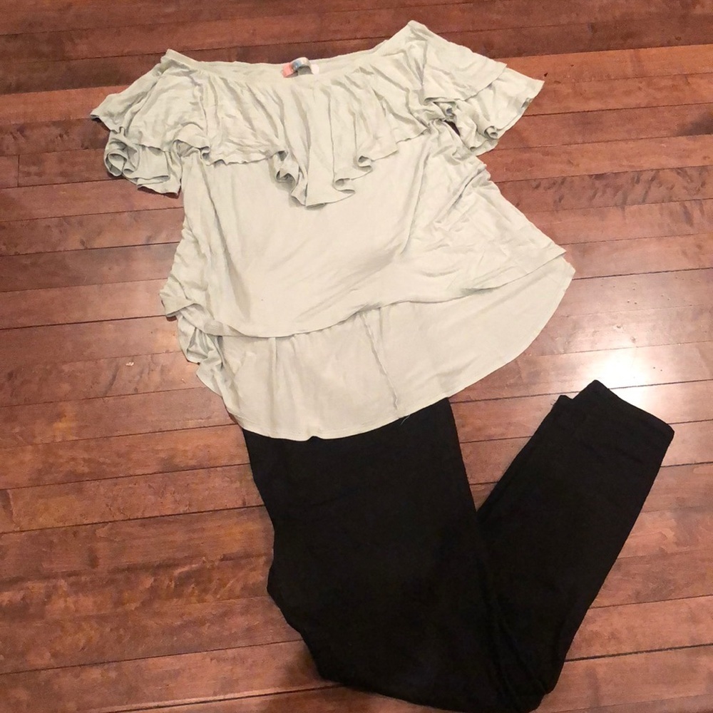 Free People off the shoulder ruffle shirt - Picture 2 of 3